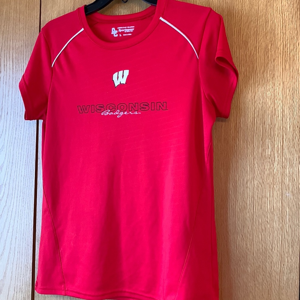 Wisconsin Badgers women Large performance tee t shirt top red black MADISON VGUC